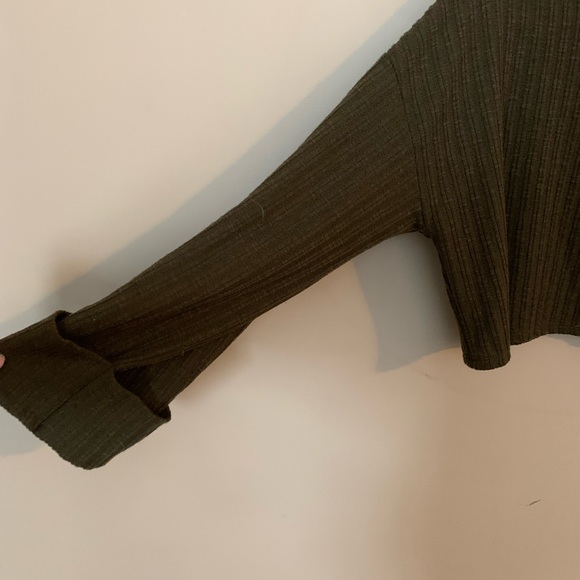 Size S cropped cowl turtleneck cropped sweater - Picture 2 of 3